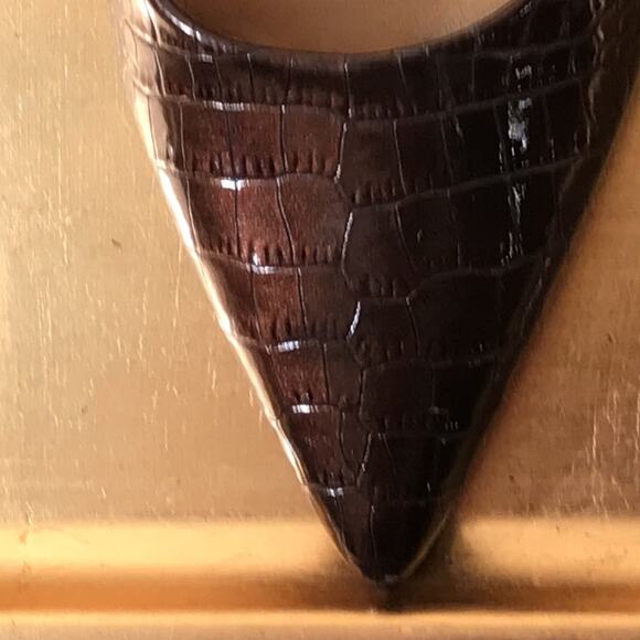 Anne Klein Brown Patent Animal Print Shoe. 7M - Picture 2 of 7